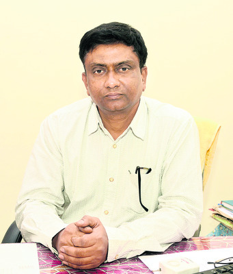 ● ప్రభుత్వ జనరల్‌ ఆసుపత్రిలో 11 మందికి ముగ్గురే.. ● వివ2