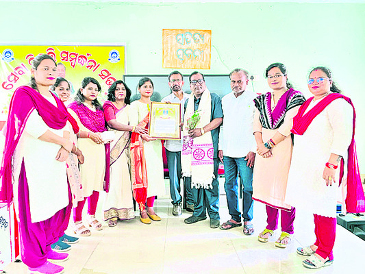 విశ్రాంత ఉపాధ్యాయుడికి సత్కారం 3