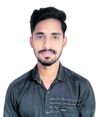 మెకానిక్‌ కుమారుడికి రెండు ఉద్యోగాలు   2