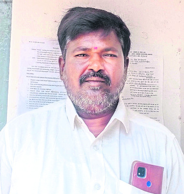 అమ్ముకోలేకపోతున్నాం 
1