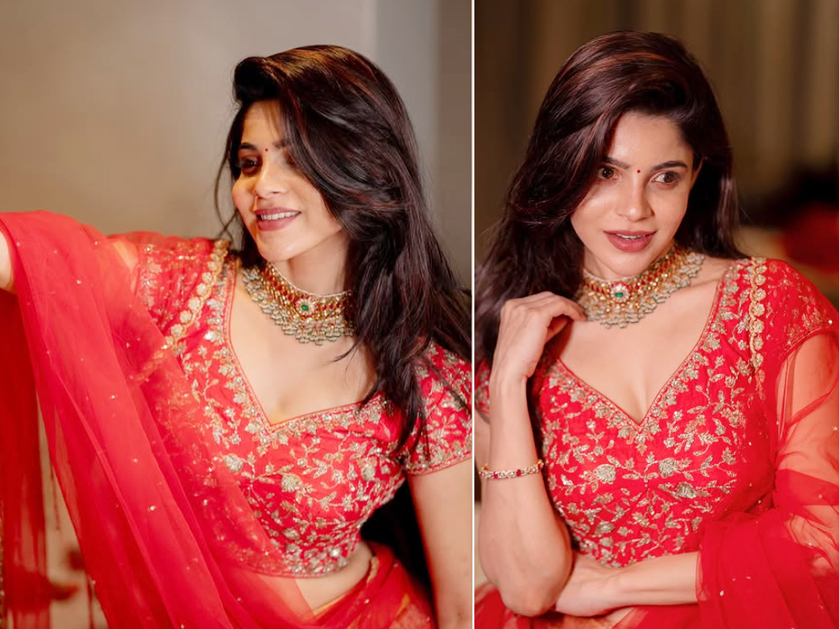 Divya Bharathi Glamour Photos 1