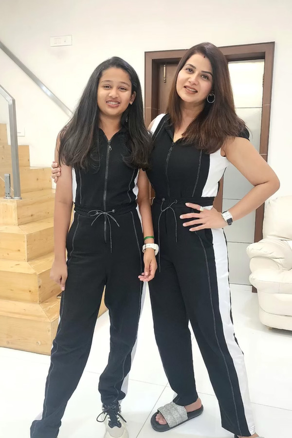 Have You Ever Seen Actress Sangeetha Daughter Photos12
