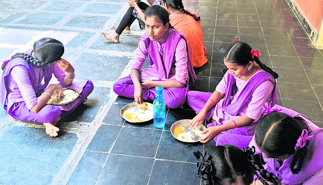 విద్యార్థుల కూడు గోడుకు ఇవిగో సాక్ష్యాలు 1