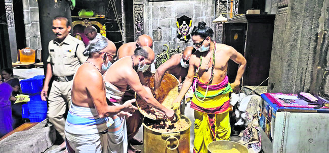 నిజరూప దర్శనానికి వేళాయె1