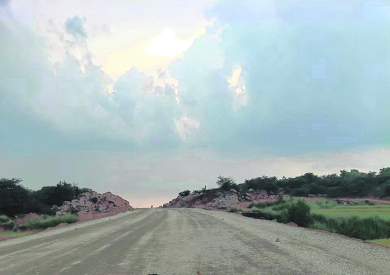 రహదారి విస్తరణతో తొలగుతున్న మలుపులు1