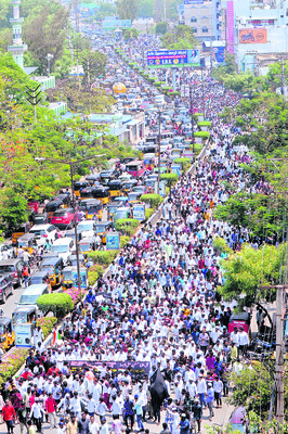 ముస్లింల హక్కులు కాలరాస్తున్న బీజేపీ2