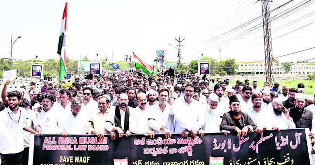 ముస్లింల హక్కులు కాలరాస్తున్న బీజేపీ1