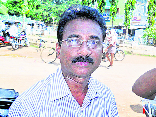 రోడ్డు పక్కనే వ్యర్థాలు ఎన్నెన్నో అనర్థాలు9