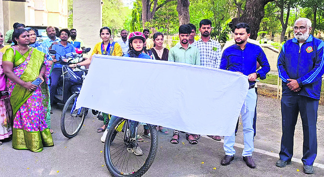 మహిళా చైతన్యానికి సైకిల్‌యాత్ర 1