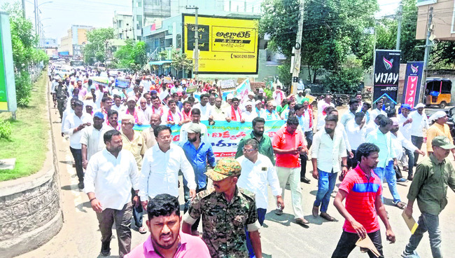 వీడీసీలను కట్టడి చేయండి1