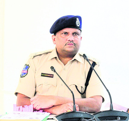 గొంతు తడిపేలా..!1