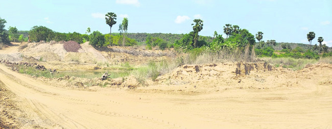 ఎర్రకాల్వలో ఇసుక దందా 1