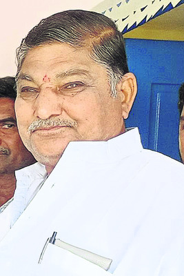 పాకిస్తాన్ జెండాను కాళ్లతో తొక్కిన మైనార్టీలు2
