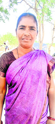 లారీలు రావు.. ధాన్యం బస్తాలు పోవు1