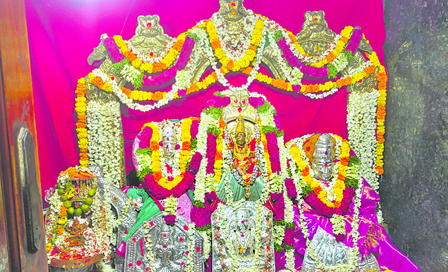 వైభవంగా నూతలపాడు పోలేరమ్మ తిరునాళ్ల 1