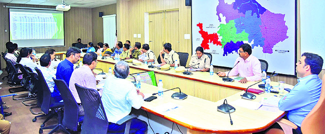 జిల్లాలో విరివిగా మొక్కలు నాటాలి 3