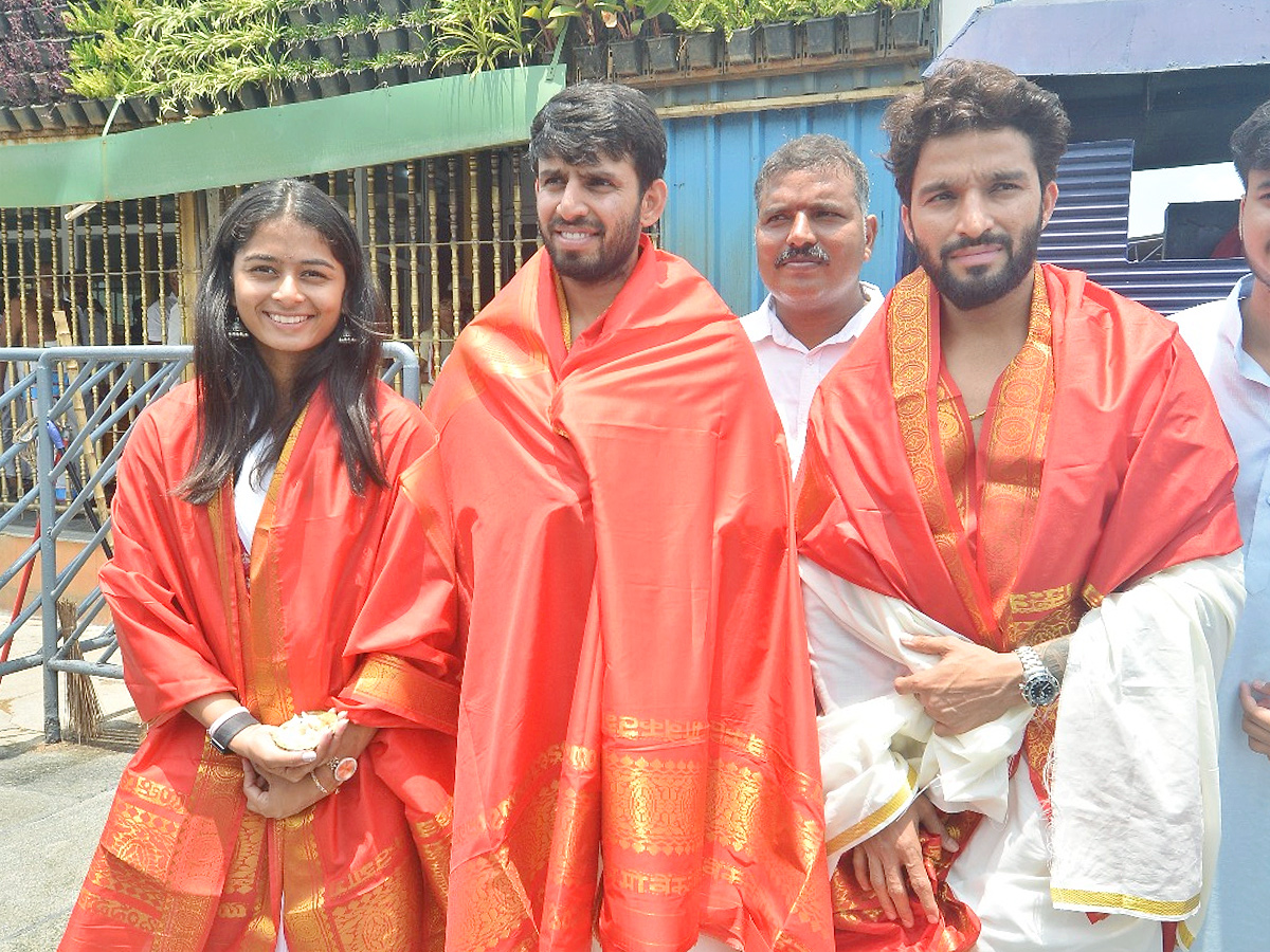 RCB stars Rajat Patidar, Jitesh Sharma, And Shreyanka Patil visited the Tirumala Photos10