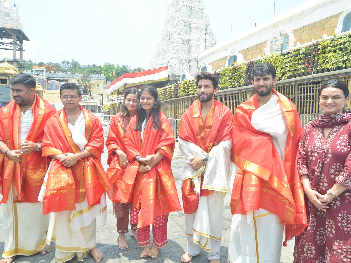 RCB stars Rajat Patidar, Jitesh Sharma, And Shreyanka Patil visited the Tirumala Photos12