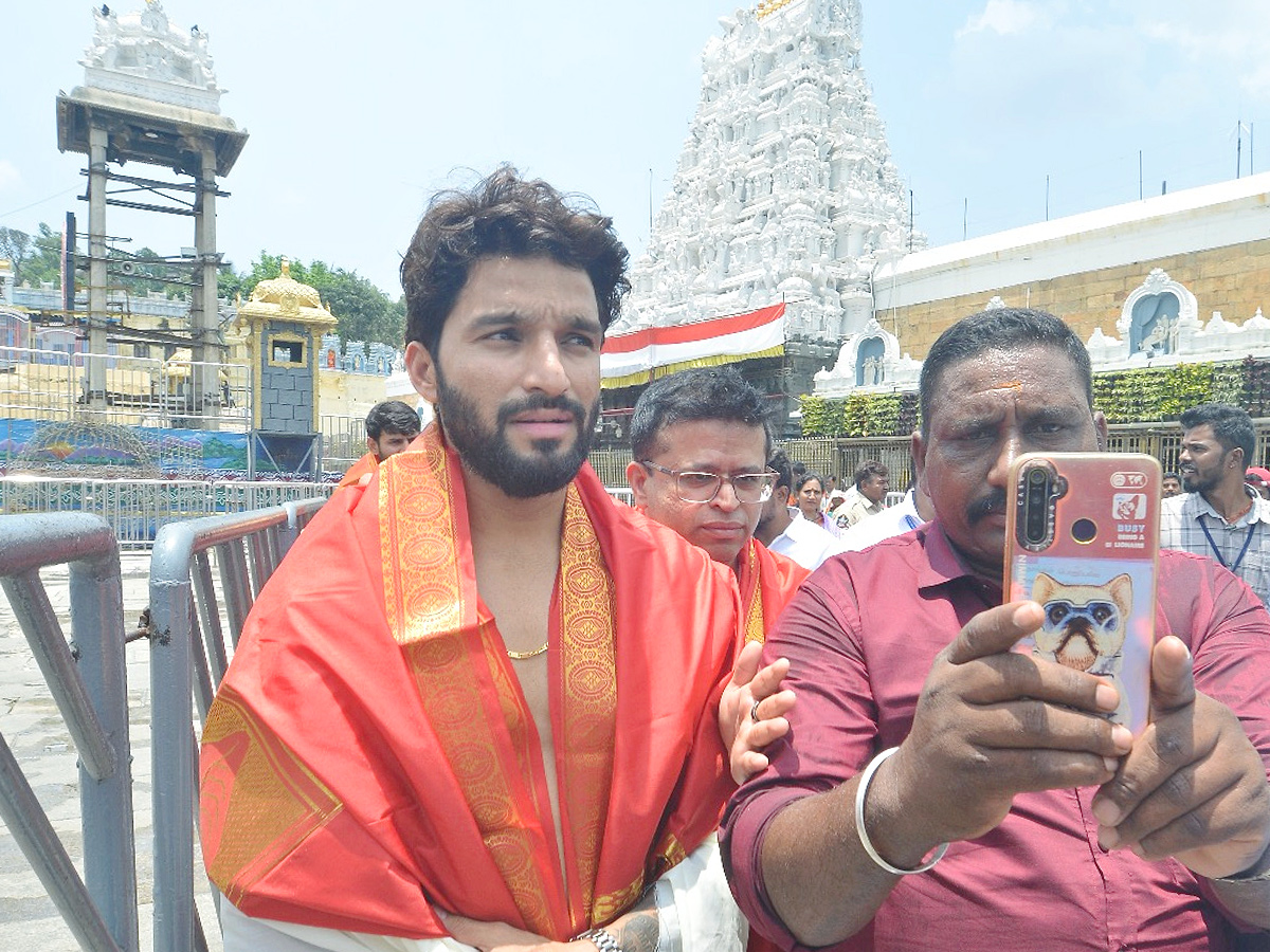 RCB stars Rajat Patidar, Jitesh Sharma, And Shreyanka Patil visited the Tirumala Photos16