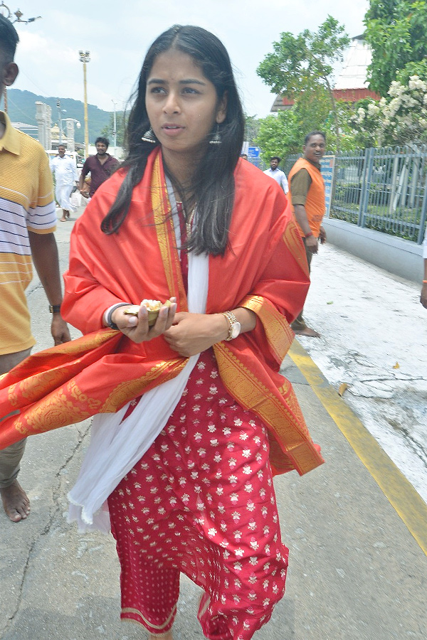 RCB stars Rajat Patidar, Jitesh Sharma, And Shreyanka Patil visited the Tirumala Photos3