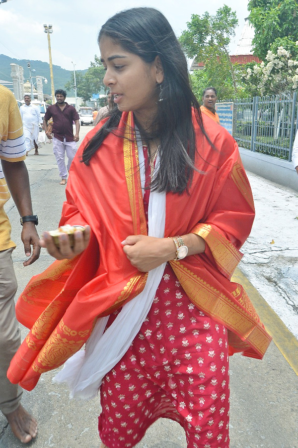 RCB stars Rajat Patidar, Jitesh Sharma, And Shreyanka Patil visited the Tirumala Photos4