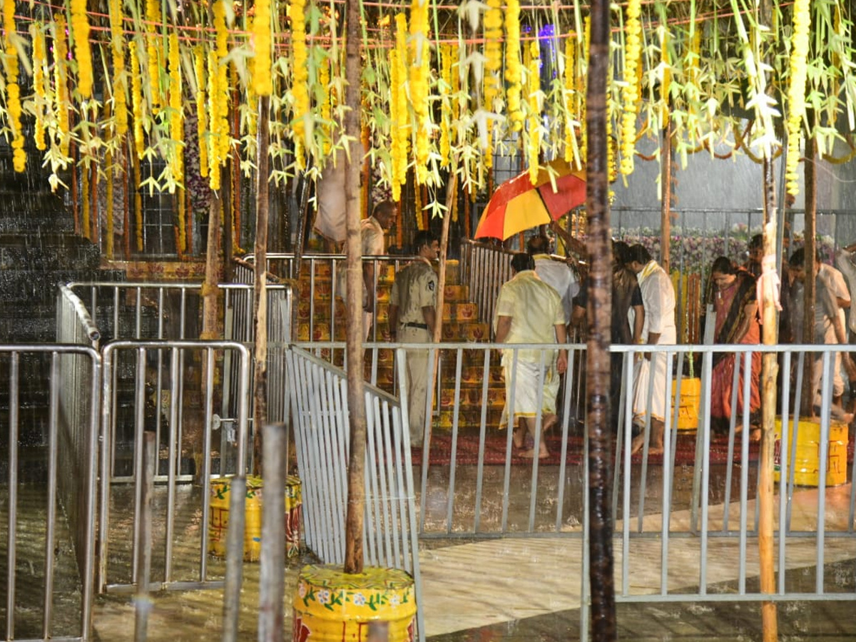Wall collapse at simhachalam temple incident photos6