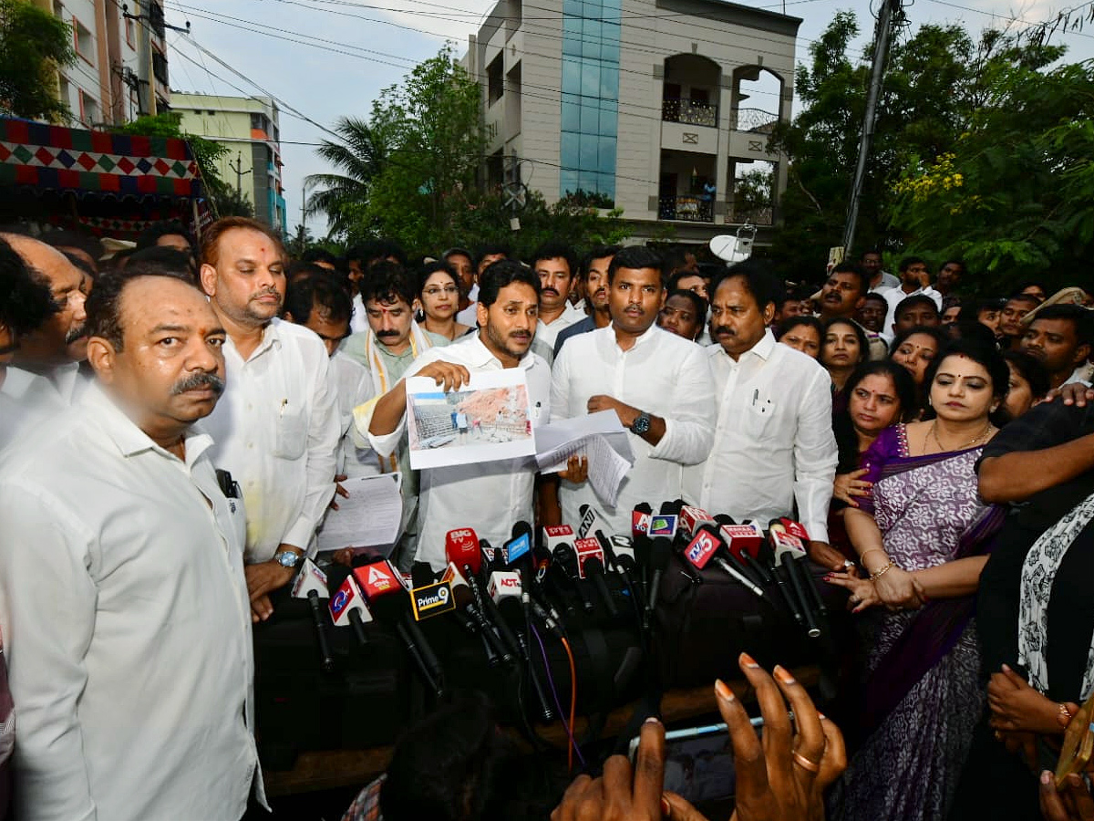 YS Jagan Visits Simhachalam Tragedy Victims Families Photos23