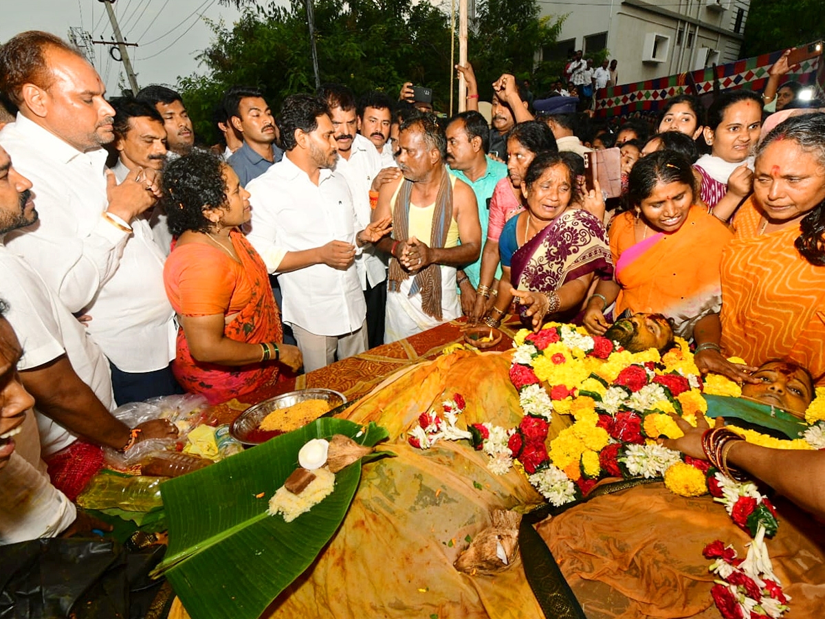 YS Jagan Visits Simhachalam Tragedy Victims Families Photos3
