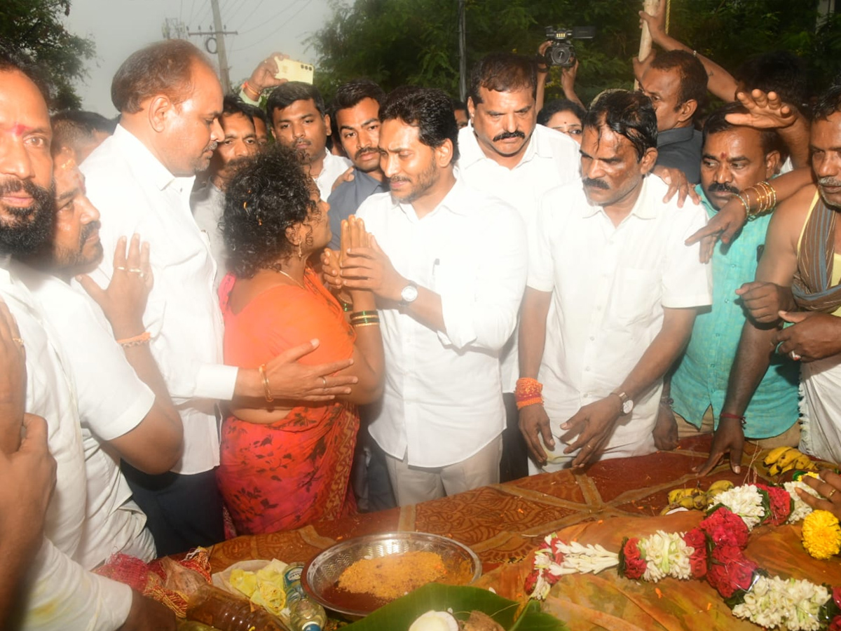 YS Jagan Visits Simhachalam Tragedy Victims Families Photos5