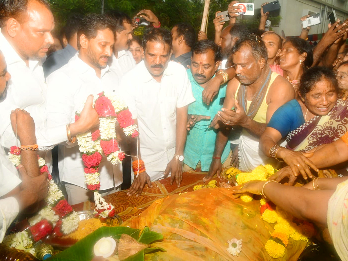 YS Jagan Visits Simhachalam Tragedy Victims Families Photos8