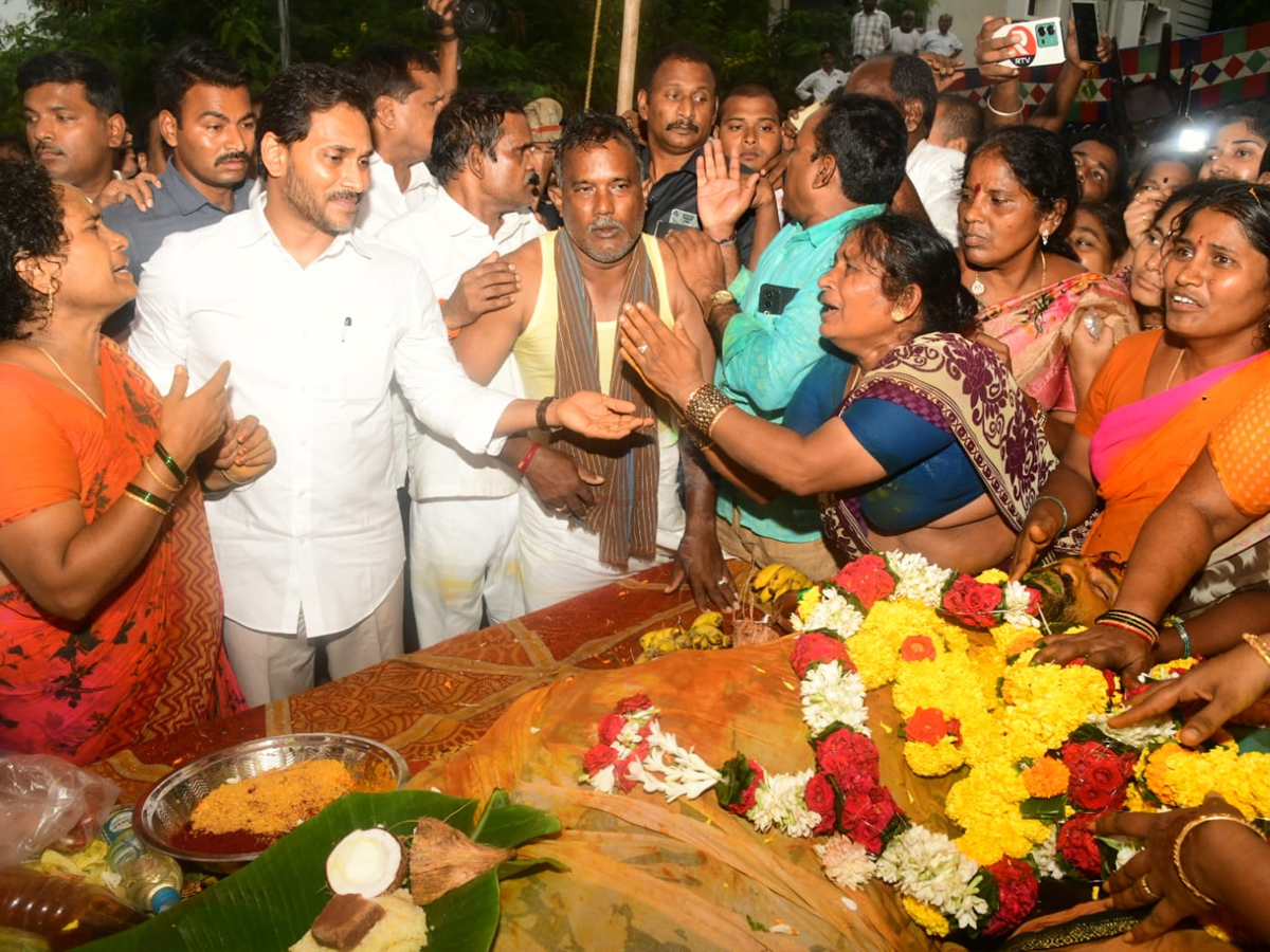 YS Jagan Visits Simhachalam Tragedy Victims Families Photos11