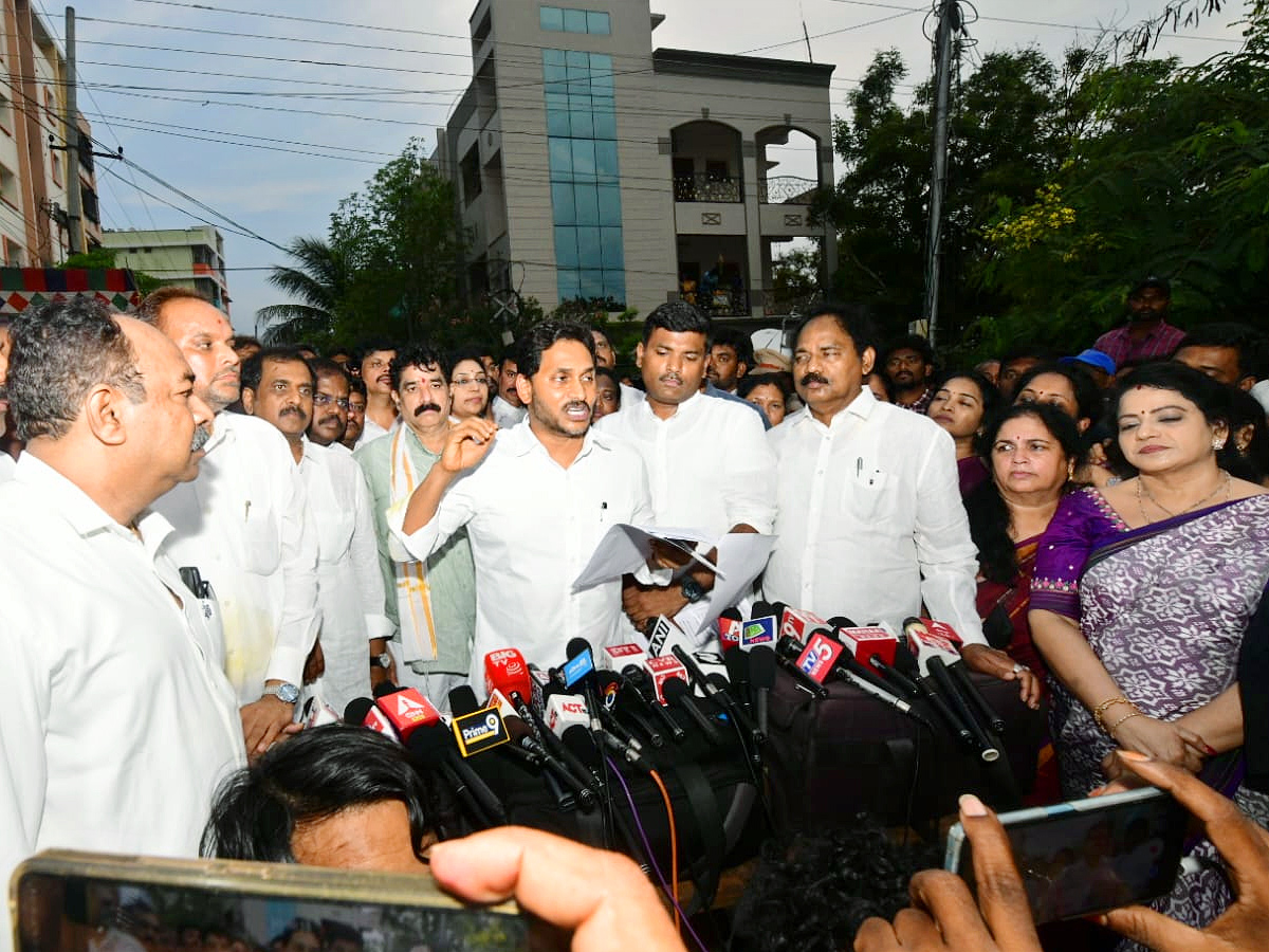 YS Jagan Visits Simhachalam Tragedy Victims Families Photos19