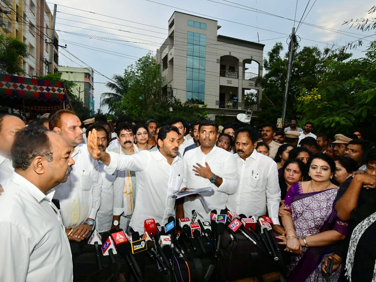 YS Jagan Visits Simhachalam Tragedy Victims Families Photos22