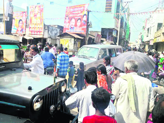 ట్రాఫిక్‌ తంటాలు.. 1