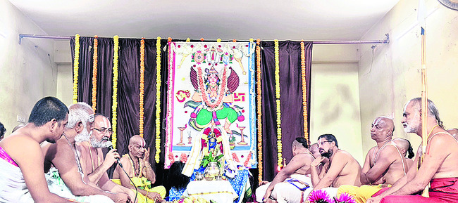 ఘనంగా ధ్వజపట లేఖనం1