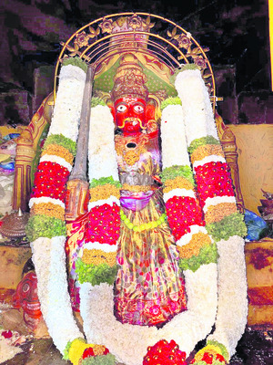 చౌడేశ్వరిదేవికి ప్రణమిల్లి.. 4