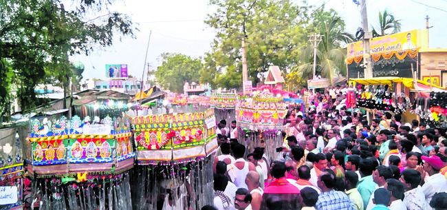 చౌడేశ్వరిదేవికి ప్రణమిల్లి.. 1