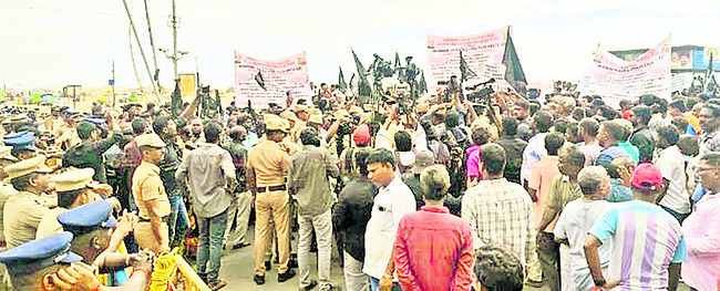 నకిలీ వెబ్‌సైట్‌లతో జాగ్రత్త 
1