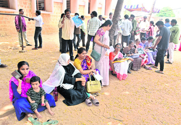 ● ఇదేనా గురువులకిచ్చే గౌరవం ? 1
