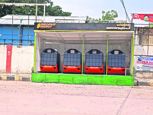 భద్రకాళి అమ్మవారికి  కనకాంబరాలతో పుష్పార్చన1