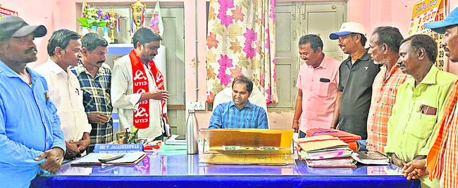 పీహెచ్‌సీల్లో ప్రసవాల   సంఖ్య పెంచాలి
1