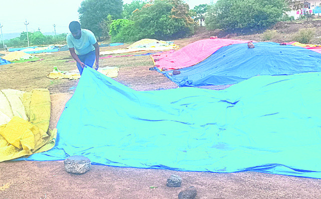 అకాలవర్షం.. రైతుకు కష్టం1