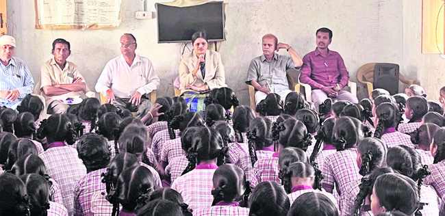 బాలల సంరక్షణపై నిర్లక్ష్యం వీడాలి  
1