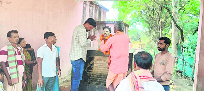 జాదవ మజ్జికి ఘన నివాళి 1