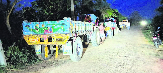 మత్స్యకార కుటుంబాలకు వైఎస్సార్‌ సీపీ ఆర్థిక సాయం 1
