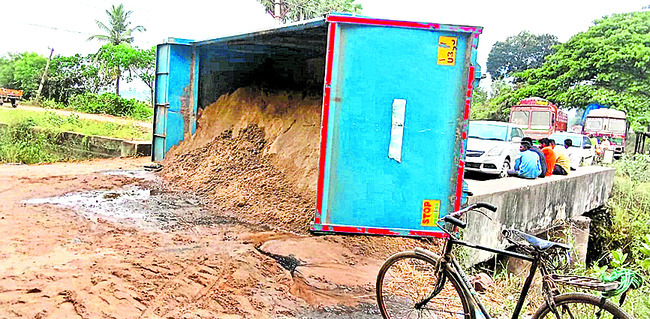 వేధింపులకు గురైన బాలిక ఆస్పత్రికి తరలింపు 1