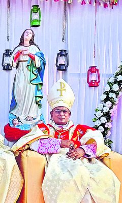 ఆనందోత్సాహాలతో ఆర్చిబిషప్‌ ప్రతిష్టాపన1