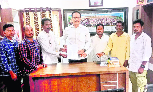 భూములు కోల్పోయాం.. న్యాయం చేయండి 2