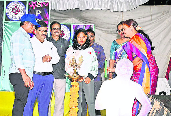 భూములు కోల్పోయాం.. న్యాయం చేయండి 1