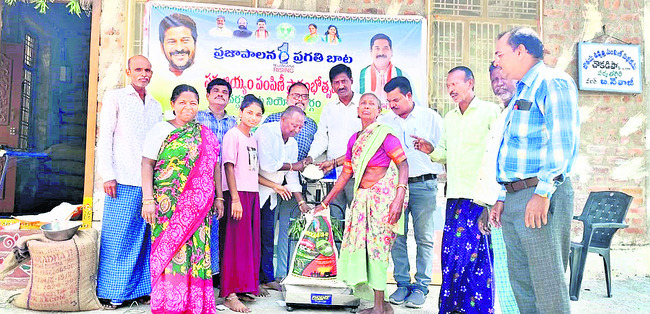 సన్న బియ్యం.. నేతలు రాక ఆలస్యం1